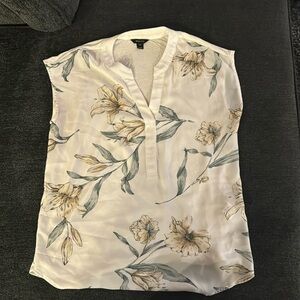 Floral RW&Co tank top blouse